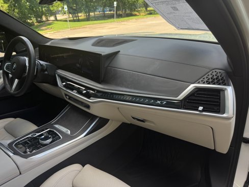 Used 2025 BMW X7 xDrive40i w/ M Sport Package image 28