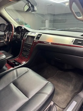 Used 2014 Cadillac Escalade ESV Premium image 32