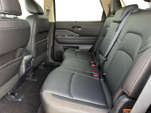 Used 2025 Nissan Pathfinder SL image 14