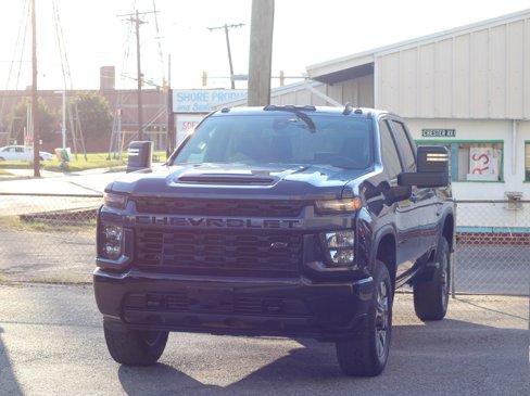 Used 2022 Chevrolet Silverado 2500 Custom w/ Custom Value Package image 3