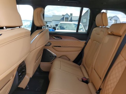 New 2025 Jeep Grand Cherokee Summit image 13