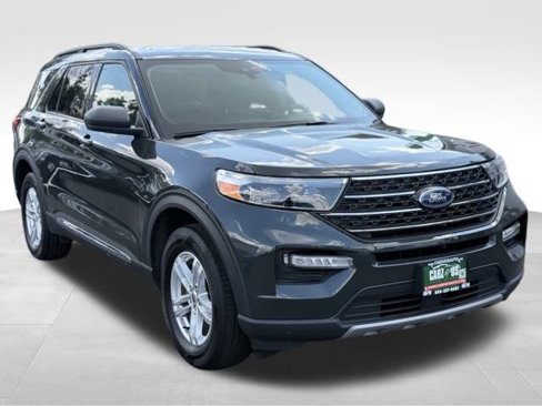 Used 2022 Ford Explorer XLT w/ Equipment Group 202A image 4