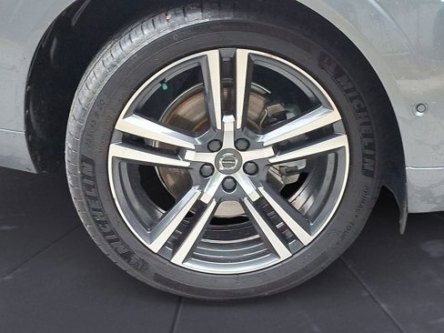 Used 2019 Volvo XC60 T5 Momentum w/ Multimedia Package image 33