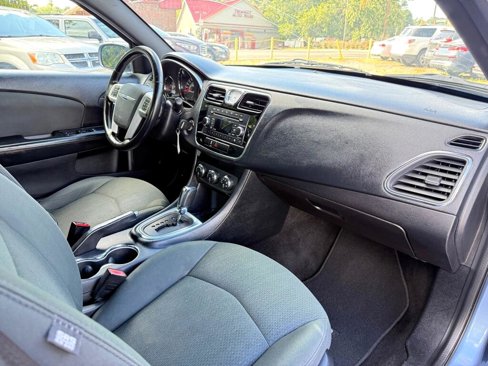 Used 2011 Chrysler 200 Touring image 17