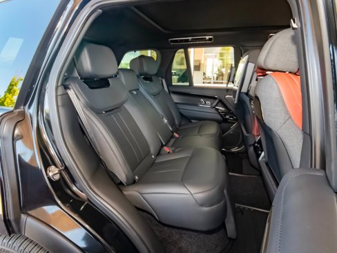 Used 2025 Land Rover Range Rover SV image 45