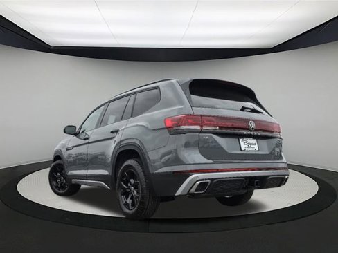 New 2025 Volkswagen Atlas Peak Edition SE image 5