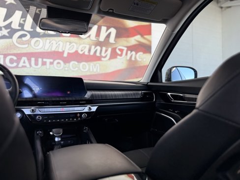Used 2023 Kia Telluride EX w/ EX Captain's Chair Package image 19