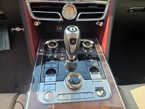 New 2025 Bentley Flying Spur Plug-In Hybrid image 28