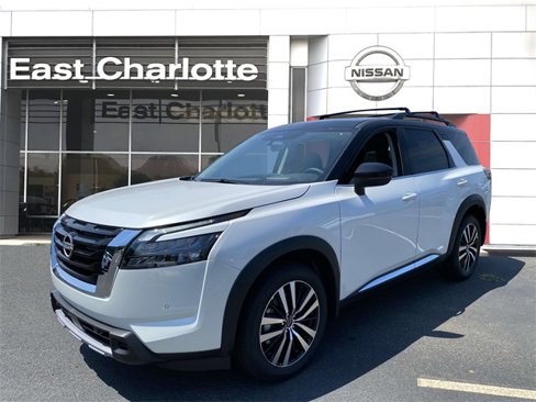 New 2025 Nissan Pathfinder Platinum image 1