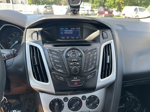 Used 2014 Ford Focus SE w/ Equipment Group 201A image 16