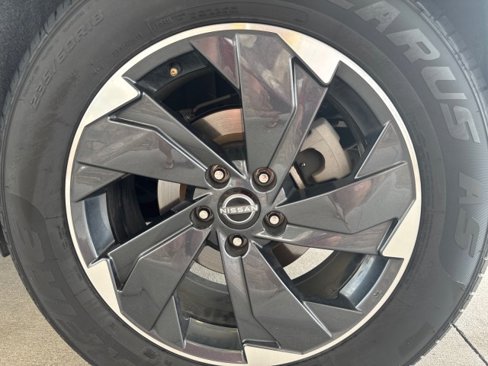 Used 2024 Nissan Rogue SV image 5