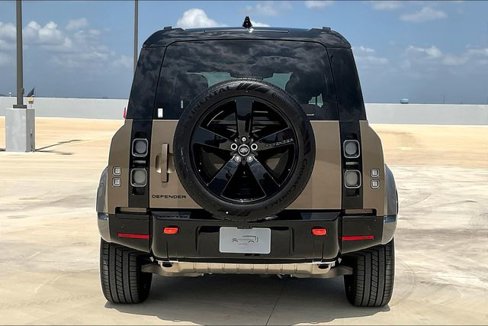 New 2025 Land Rover Defender 110 X image 4