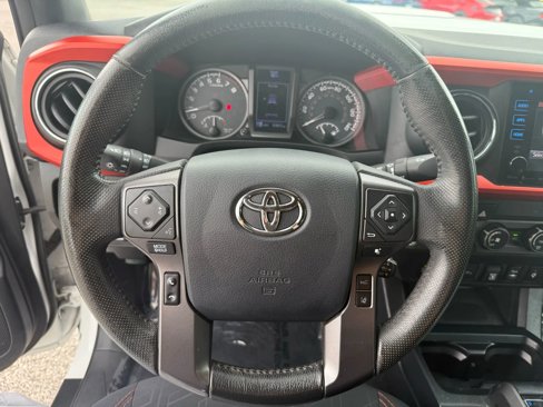Used 2019 Toyota Tacoma TRD Sport image 18