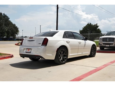 Used 2023 Chrysler 300 Touring w/ Sport Appearance Package image 5