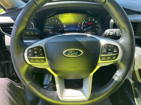 Used 2022 Ford Explorer XLT w/ Equipment Group 202A image 26