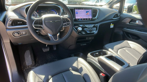 New 2026 Chrysler Pacifica Select image 22