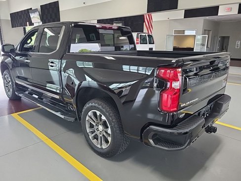 Used 2024 Chevrolet Silverado 1500 High Country image 2