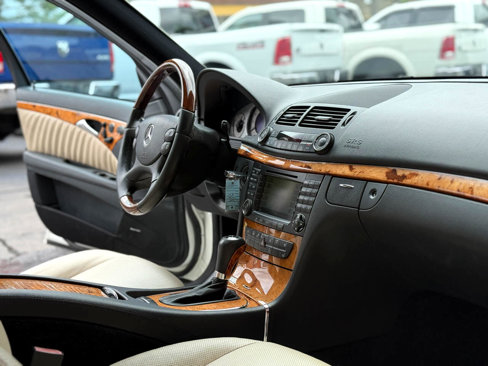 Used 2008 Mercedes-Benz E 550 4MATIC Sedan image 29