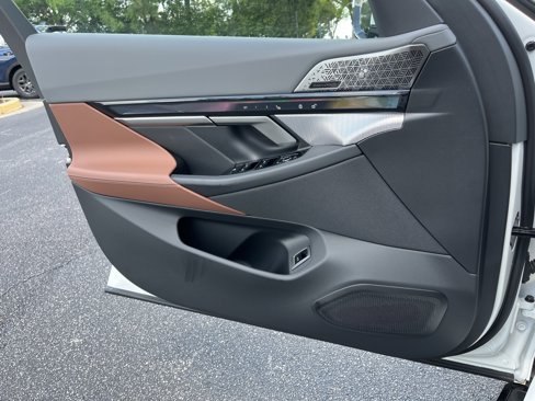 New 2026 BMW i5 eDrive40 w/ M Sport Package image 14