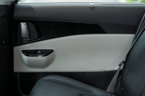 Used 2024 Kia Carnival EX image 28