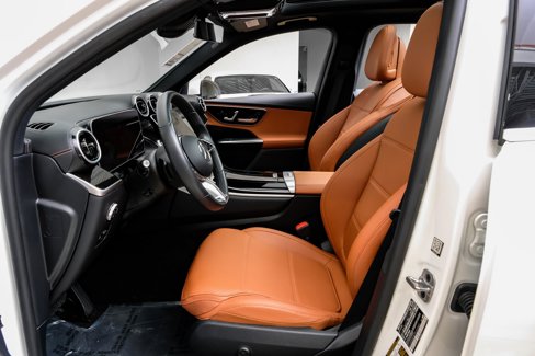 Used 2025 Mercedes-Benz GLC 300 image 4