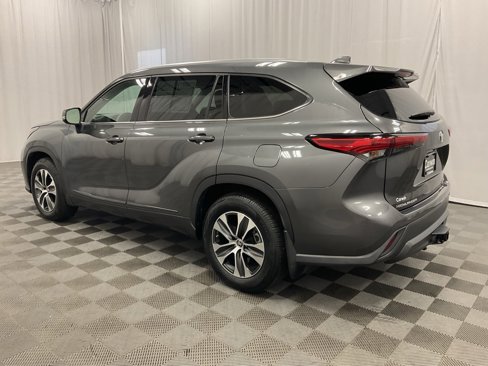 Used 2021 Toyota Highlander XLE image 7
