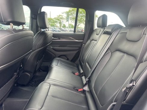 Used 2024 Jeep Grand Cherokee Limited image 15