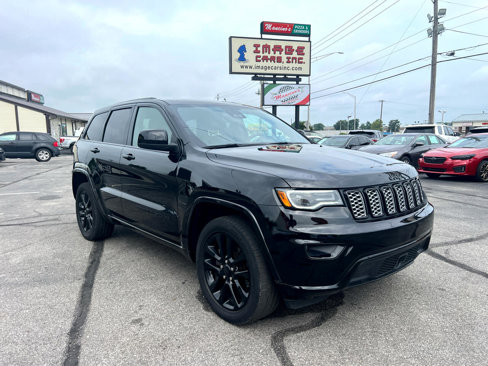 Used 2021 Jeep Grand Cherokee Laredo X image 4