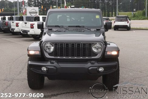 Used 2025 Jeep Gladiator Sport image 2