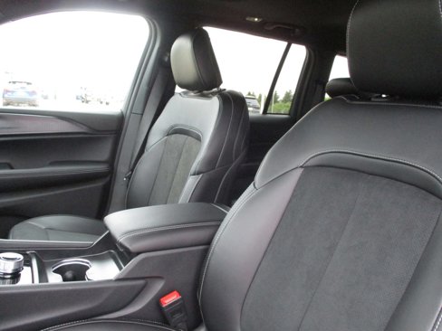 New 2025 Jeep Grand Cherokee Altitude image 36