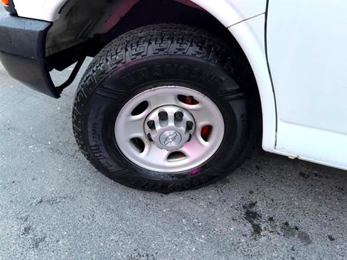 Used 2016 Chevrolet Express 2500 image 40