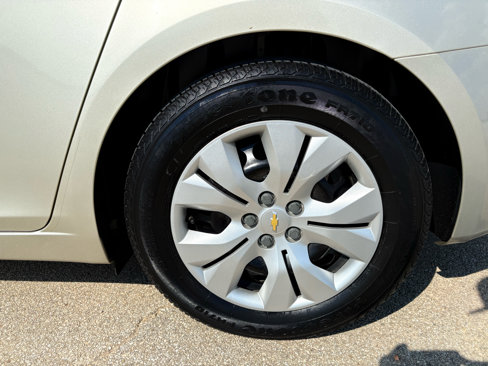 Used 2014 Chevrolet Cruze LS image 22