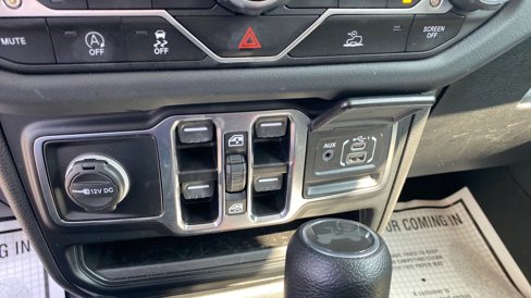 Used 2024 Jeep Wrangler Unlimited Sahara image 17