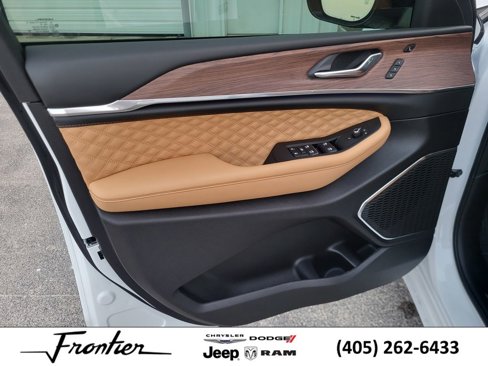 New 2025 Jeep Grand Cherokee Summit image 15