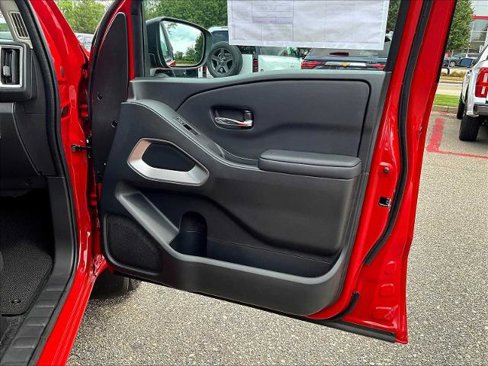 Certified 2025 Nissan Frontier SV image 12