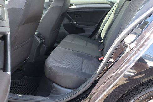 Used 2018 Volkswagen Golf S image 18
