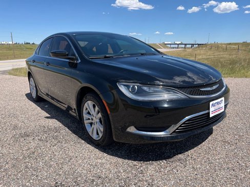 Used 2015 Chrysler 200 Limited w/ Convenience Group image 3