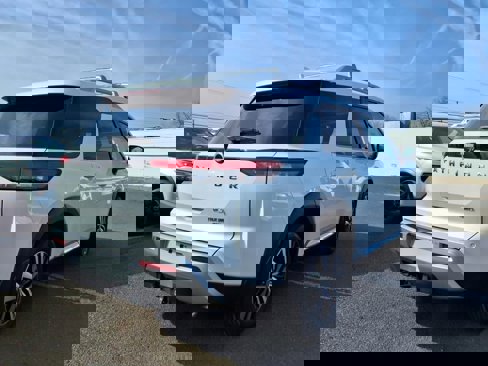 New 2025 Nissan Pathfinder Platinum w/ Cargo Package image 3
