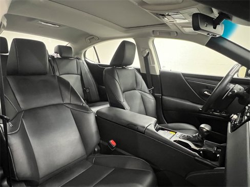 Certified 2025 Lexus ES 300h w/ Premium Package image 11