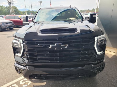 Used 2024 Chevrolet Silverado 2500 LT w/ Midnight Edition image 2