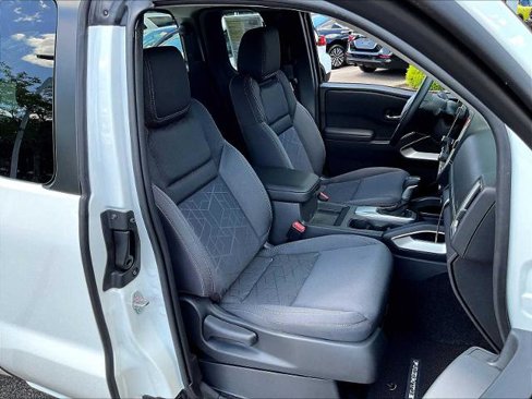 Certified 2025 Nissan Frontier SV image 11