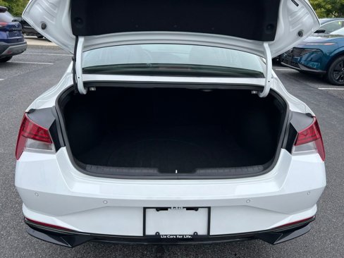 Used 2022 Hyundai Elantra Limited image 19