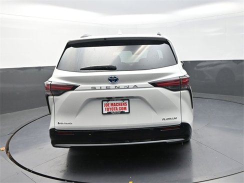 New 2025 Toyota Sienna Platinum image 6