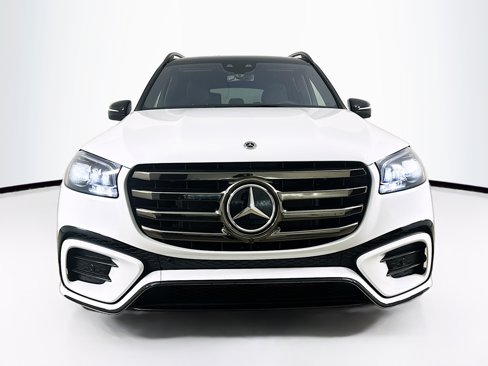 Used 2025 Mercedes-Benz GLS 450 4MATIC image 2