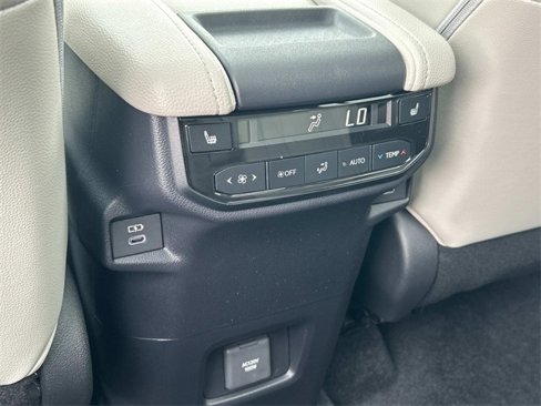 Used 2025 Toyota Grand Highlander FWD image 19