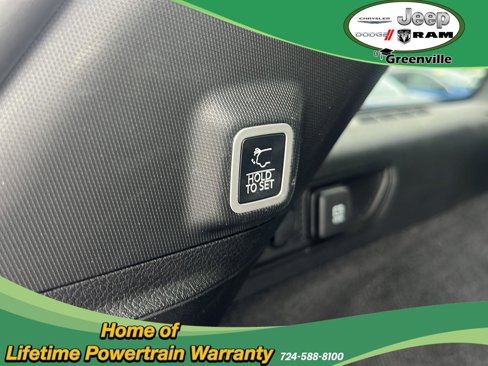 Used 2022 Jeep Grand Cherokee Overland w/ Luxury Tech Group IV image 10