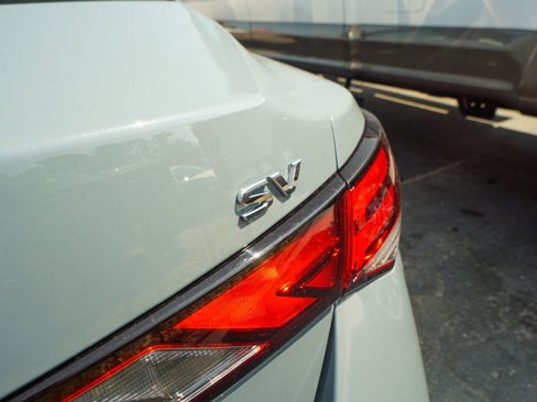 Used 2024 Nissan Sentra SV w/ SV Premium Package image 3