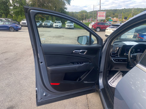 Used 2025 Kia Sportage EX w/ Premium Package image 17