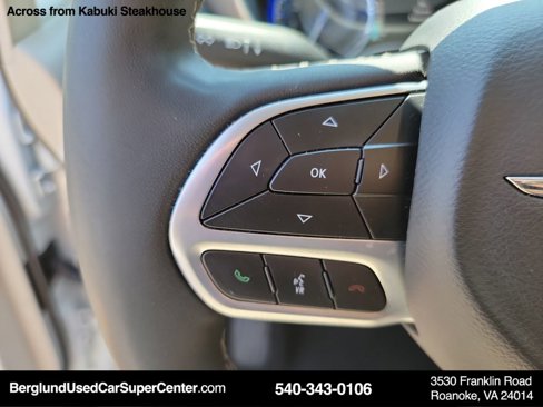Used 2024 Chrysler Pacifica Touring-L image 31