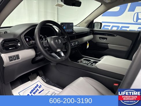 New 2025 Honda Pilot Touring image 30